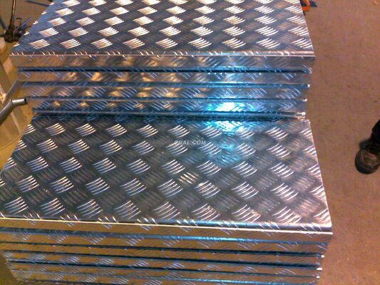 2mm 5 Bar Aluminium Checker Plate Cold Rolling Materials ISO Certification